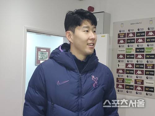 손흥민이 16일 빌라 파크에서 열린 애스턴 빌라와의 경기 후 인터뷰에 응하고 있다. 버밍엄 | 장지훈통신원