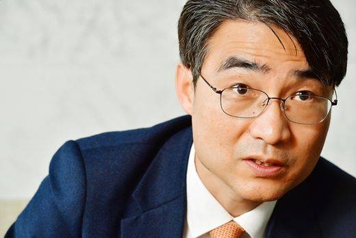 약력 : 1972년생. 1996년 서울대 경제학과 졸업. 2011년 KDI 국제정책대학원 자산운용학 석사. 2000년 LG투자증권 리서치. 2005년 KDB대우증권 리서치. 2010년 KDB대우증권 채권운용본부 운용전략팀장. 2017년 미래에셋대우 글로벌자산배분본부장. 2019년 11월 미래에셋대우 리서치센터장(현).