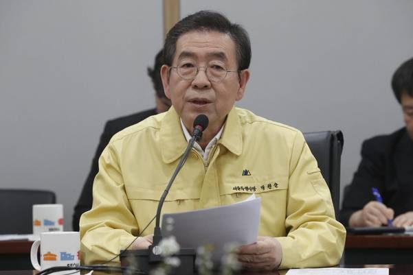 박원순 서울시장이 19일 오후 서울 중구 서울특별시청 기획상황실에서 열린 제20차 신종 코로나 감염증 종합대책회의에 참석해 모두발언을 하고 있다. /뉴시스