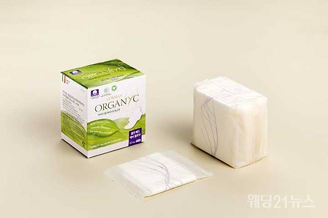 사진 : 콜만 중대형 생리대, 73년 전통의 이탈리아 브랜드 콜만 생리대는 겉과 속 모두 유기농 순면으로 제조돼 민감한 피부에도 안심이다.
