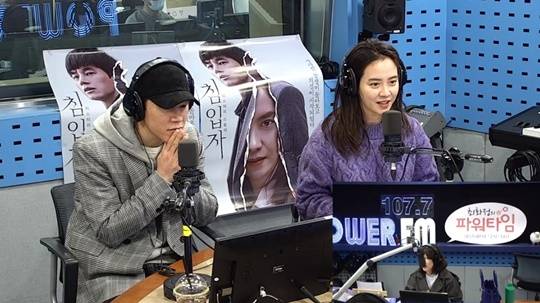 왼쪽부터 김무열, 송지효