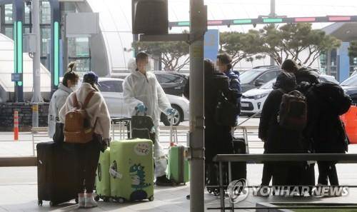 국내 입국한 중국인 유학생들 [연합뉴스 자료사진]