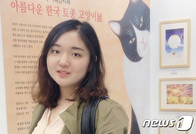 웹툰 ''고양이그림공부'를 그리고 있는 최아름씨. © 뉴스1