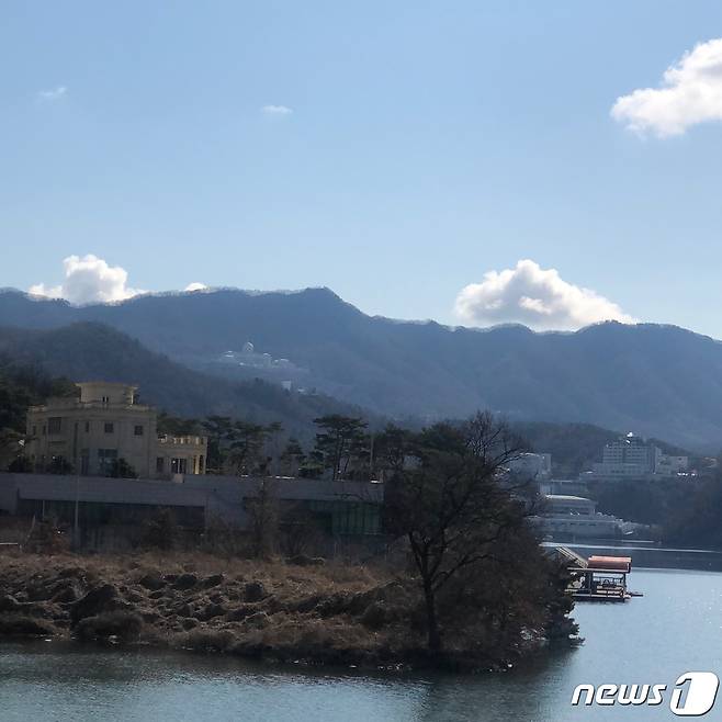 가평 청평호 앞에 위치한 신천지 교주 이만희의 별장 © 뉴스1