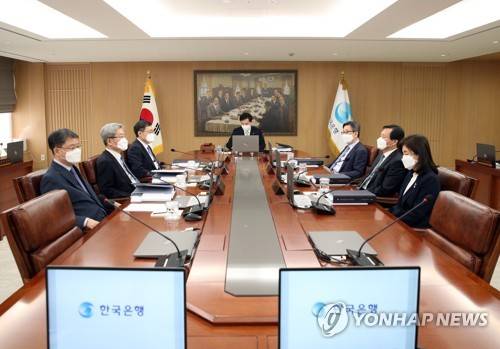 금융통화위원회 주재하는 이주열 한은 총재 (서울=연합뉴스) 이주열 한국은행 총재가 27일 서울 중구 한국은행에서 열린 금융통화위원회를 주재하고 있다. 2020.2.27       [한국은행 제공. 재판매 및 DB 금지] photo@yna.co.kr