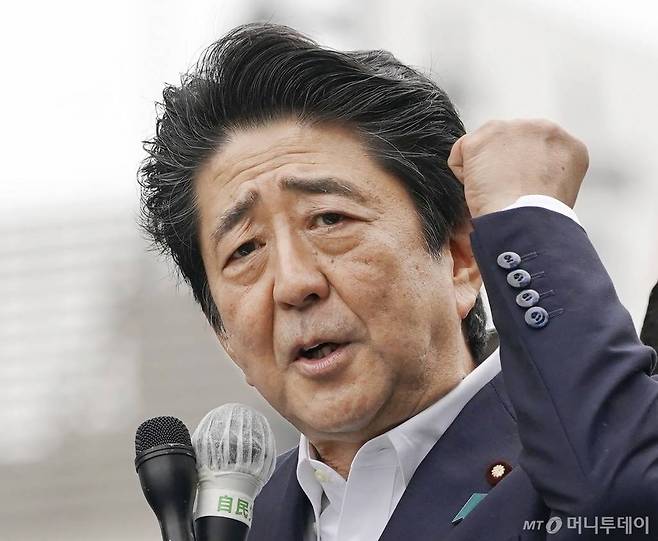 아베 신조 일본 총리가 지난 7일 도쿄에서 21일 치르는 참의원 선거 지원유세를 하고 있다.   /도쿄(일본) AP=뉴스1 / 사진제공=뉴시스