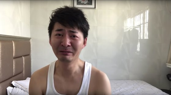중국 우한에서 활동 중 실종된 변호사 출신 시민기자 천추스. [AP=연합뉴스]