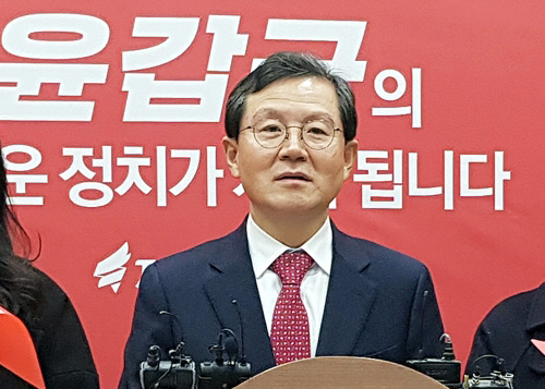 윤갑근 전 대구고검장. 연합뉴스