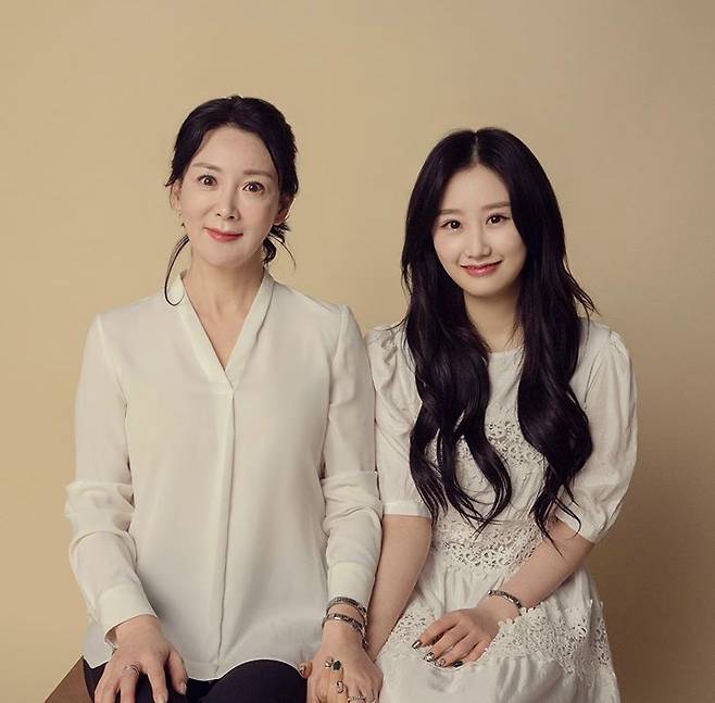 ▲ 이상아와 딸 윤서진(왼쪽부터). 출처ㅣ이상아 SNS