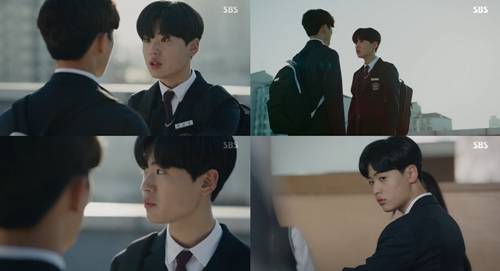 첫방 ‘아무도 모른다’에서 배우 윤재용이 강렬 첫 등장했다. 사진=아무도 모른다 첫회 캡처