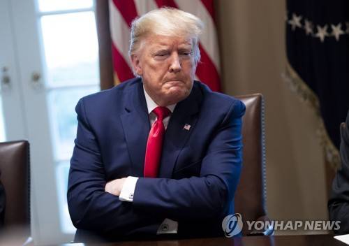 코로나19 태스크포스와 회의하는 도널드 트럼프 미국 대통령 [UPI=연합뉴스]