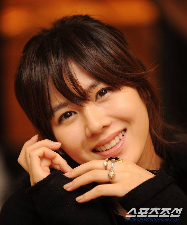 2009년 11월 어느날 손예진. 변함없이 아름다운 미소.