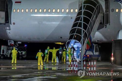 인도네시아, 다이아몬드 프린세스호 자국민 선원 69명 데려와 [로이터=연합뉴스]