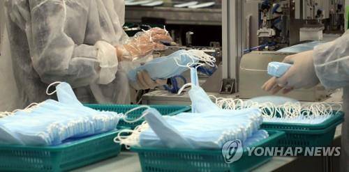 마스크 생산 모습 [연합뉴스 자료사진]
