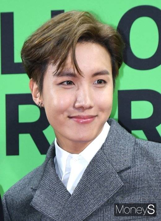 BTS(방탄소년단) 멤버 제이홉의 누나이자 인플루언서 '미지우'가 패션사업으로 글로벌 시장에 진출한다. 사진은 제이홉. /사진=장동규 기자