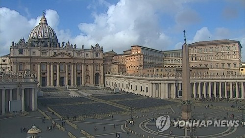 코로나19 여파로 한산한 바티칸 성베드로광장 (바티칸시티 로이터=연합뉴스) 바티칸시티 역내에서 6일(현지시간) 첫 신종 코로나바이러스 감염증(코로나19) 양성 반응 환자가 처음으로 발생했다는 발표가 나온 뒤 성베드로광장이 한산한 모습을 보이고 있다. jsmoon@yna.co.kr