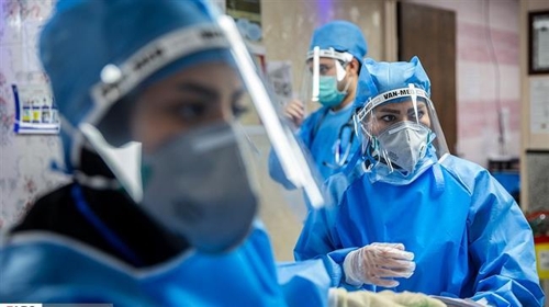 테헤란의 한 병원 코로나19 특별 병동에서 일하는 의료진 [파르스통신]