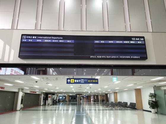 김포공항 국제선 출도착 안내판이 텅 비어있다. 곽재민 기자
