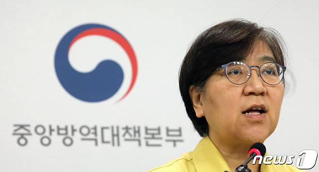 정은경 중앙방역대책본부장(질병관리본부장)이 9일 충북 청주시 오송읍 질병관리본부 브리핑실에서 신종 코로나바이러스 감염증(코로나19) 국내 발생현황 정례브리핑을 하고 있다.  2020.3.9/뉴스1 © News1 장수영 기자
