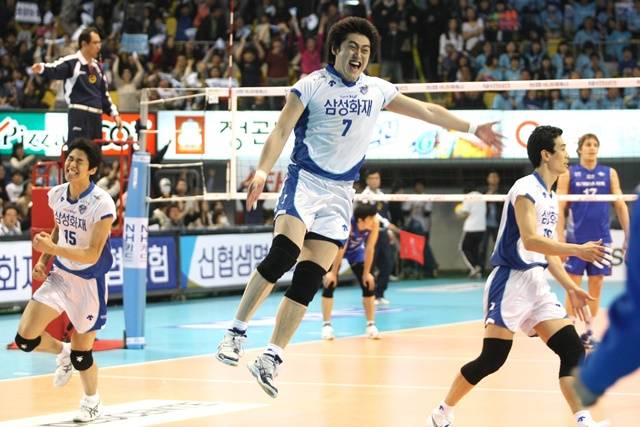 2010~2011 남자부 챔프전 당시 삼성화재 유광우(가운데). 한국배구연맹(KOVO) 제공