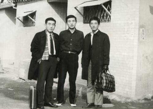 장요나 선교사(왼쪽)가 1971년 2월 한영기업 대표이사 시절 직원들과 함께 찍은 사진.