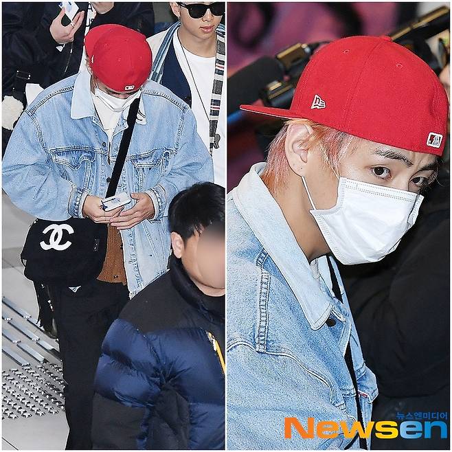 2018년 12월 21일 김포공항 출국, 이쯤 되면 청재킷을 좋아하는 것이 느껴진다. 빨간 모자를 착용하여 캐주얼 핏을 더욱 돋보이게 했다