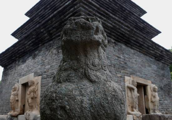 경북 경주시 분황사 사자 석상. [김성남 기자]
