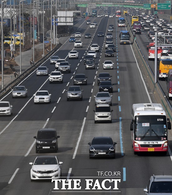 3월 셋째주 일요일, 전국이 흐린 가운데 고속도로 교통상황은 대부분 원활하겠다. /더팩트 DB