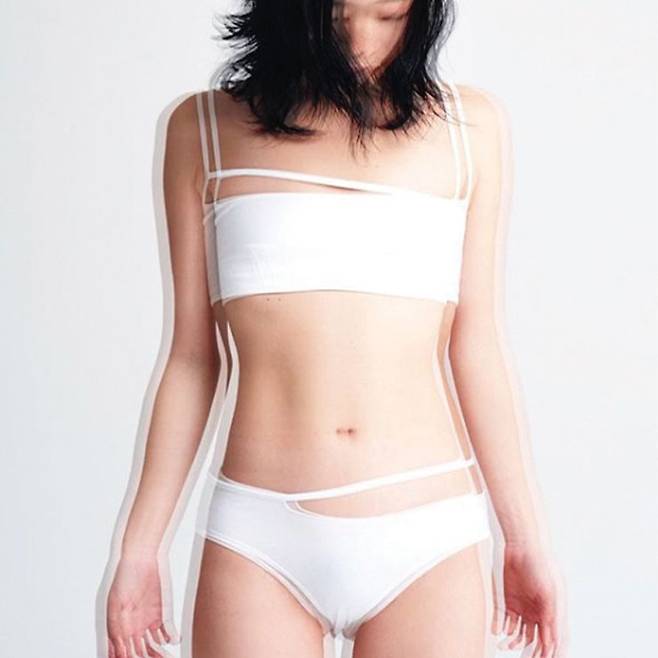Look Book ▶ 도효의 속옷 룩북 작업. 심플하지만 독특한 커팅 디테일이 돋보인다.