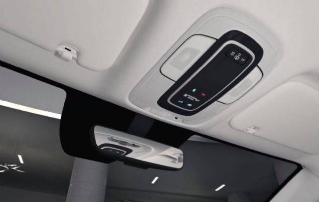 차량 천장에 위치하는 7세대 아반떼 하이패스 단말기 (사진=현대차 유튜브 캡처)