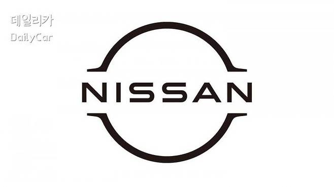 닛산의 새로운 엠블럼