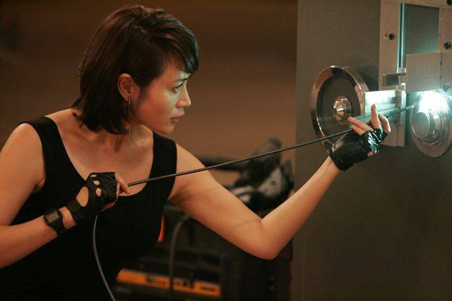 김혜수는 영화 '도둑들'에서 금고털이범을 맡아 연기의 폭을 넓힌다. 쇼박스 제공