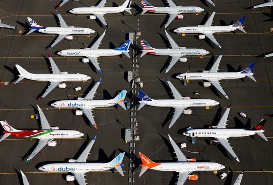 지난해 7월 1일 보잉이 각 항공사에 납품하려는 737 맥스(MAX) 항공기들이 미국 워싱턴주 시애틀 보잉 전용 공항에 나란히 서 있다. 737 맥스 기종은 2018년 10월과 2019년 3월 잇달아 추락했다. 보잉은 지난 1월부터 해당 기종 생산을 중단했다. [로이터=연합뉴스]