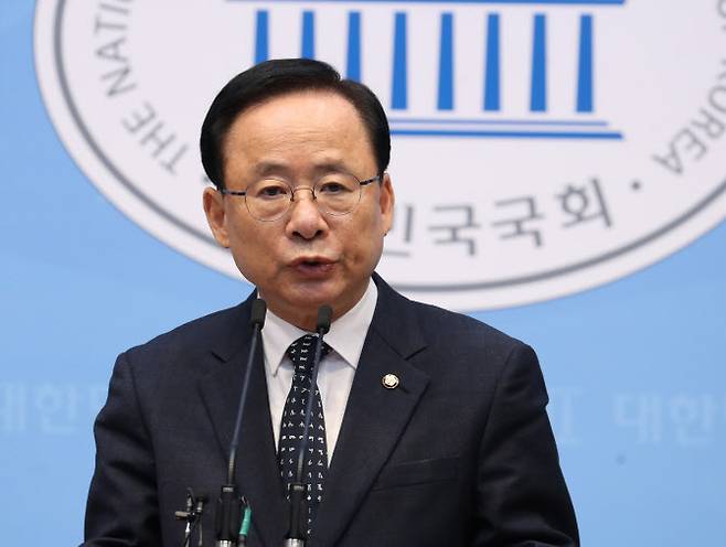 이주영 미래통합당 의원(경남 마산 합포)이 23일 오후 서울 여의도 국회에서 불출마 선언을 하고 있다.(사진 = 연합뉴스)