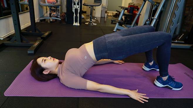 Bridge -- works your hip and thigh muscles (Park Su-bin / The Korea Herald)