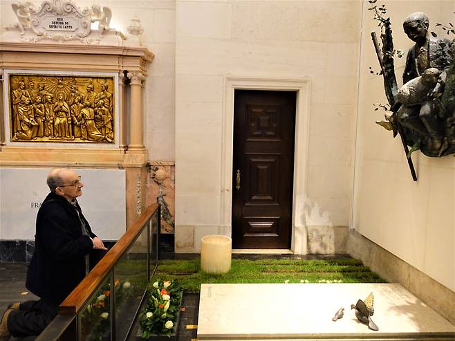 파티마 대성당 안에는 성모를 만난 목동들이 잠들어 있다