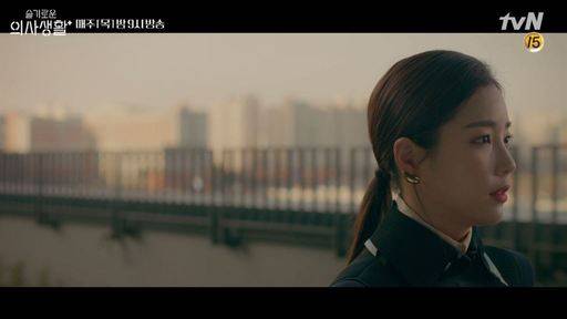 기은세가 26일 방송된 tvN 드라마 ‘슬기로운 의사생활’에 깜짝 출연해 주목받았다. tvN 캡처