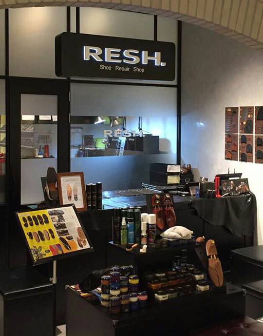 신세계백화점 강남점에 위치한 신발 관리 전문 매장 ‘릿슈’. 고가 스니커즈 및 운동화의 밑창을 보강하거나 가죽 세탁을 맡기는 소비자가 늘고 있다. 릿슈 제공