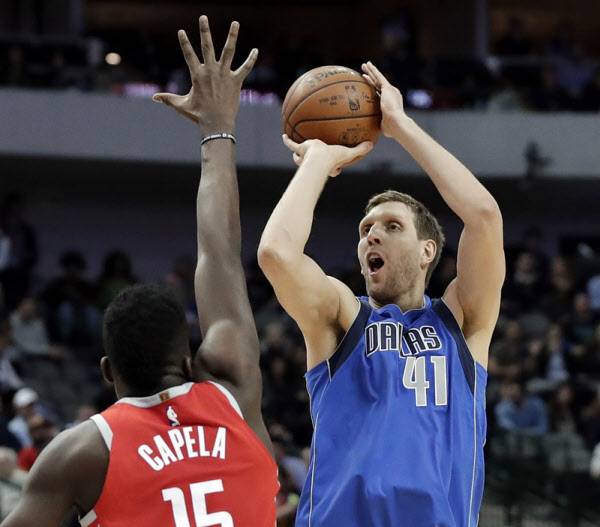 댈러스 매버릭스에서만 21시즌을 뛴 덕 노비츠키. / AP연합뉴스