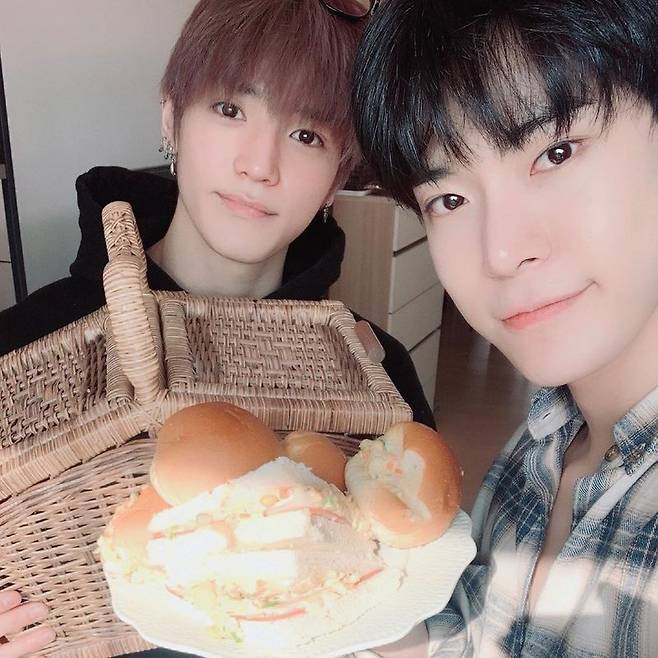 태용 도영(사진 왼쪽부터)