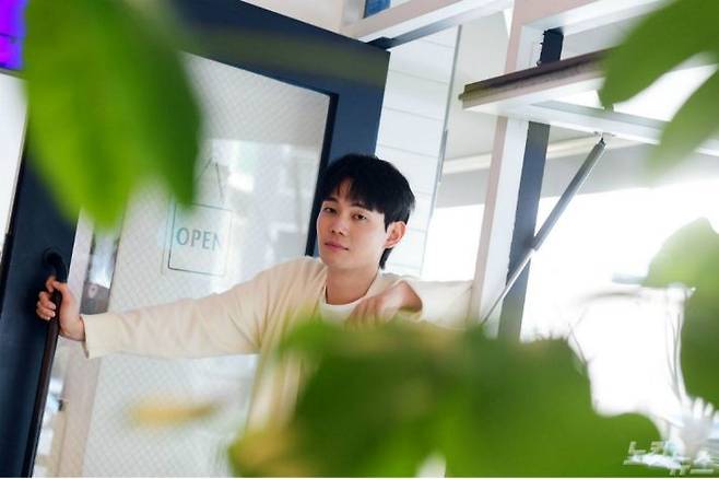 최근 종영한 드라마 '이태원 클라쓰' 에서 최승권 역으로 열연을 펼친 배우 류경수가 31일 오후 서울 마포구 한 카페에서 CBS노컷뉴스와 인터뷰 전 포즈를 취하고 있다. (사진=황진환 기자)