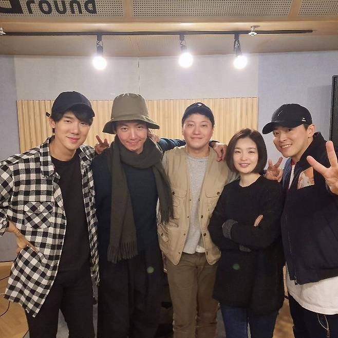 왼쪽부터 유연석, 정경호, 김대명, 전미도, 조정석