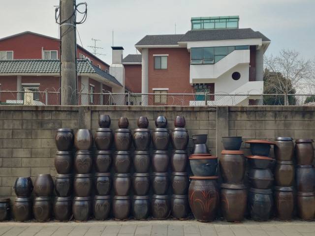 경리단길 초입의 한신옹기 /사진=고병기기자
