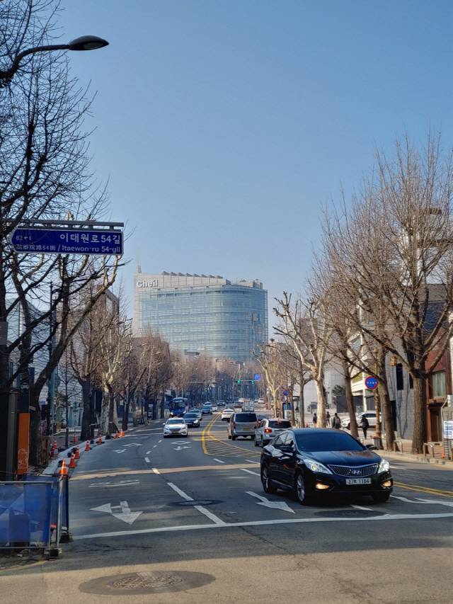 이태원을 공간적으로 구분 짓는 물리적인 경계 중 하나인 제일기획 본사 빌딩 /사진=고병기기자