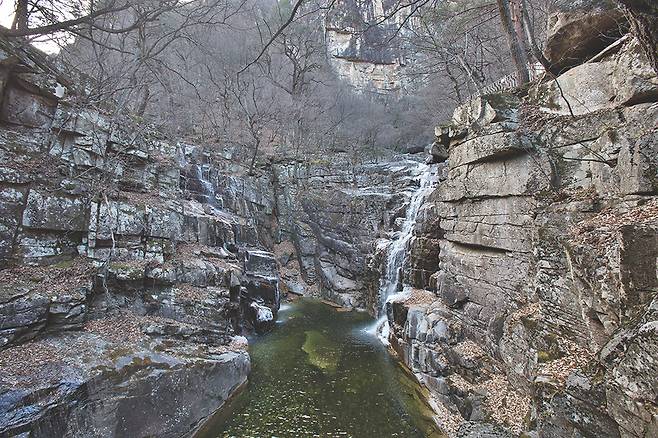 무릉계곡의 명물인 쌍폭.