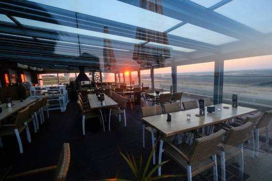 텅 비어있는 독일의 한 식당/사진=AFP