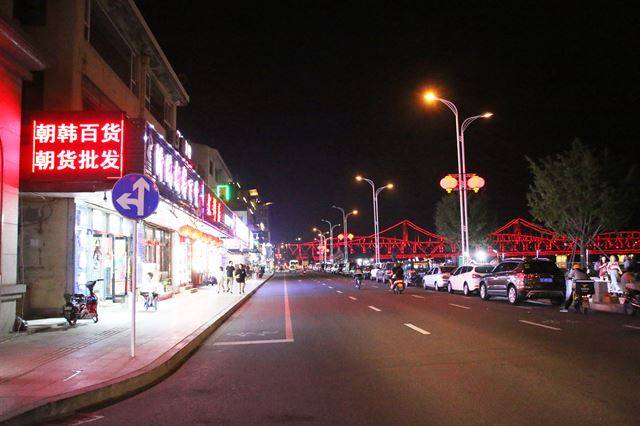 단둥 압록강변의 야경.