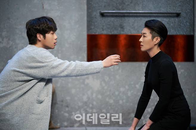 연극 ‘언체인’의 한 장면(사진=콘텐츠플래닝).