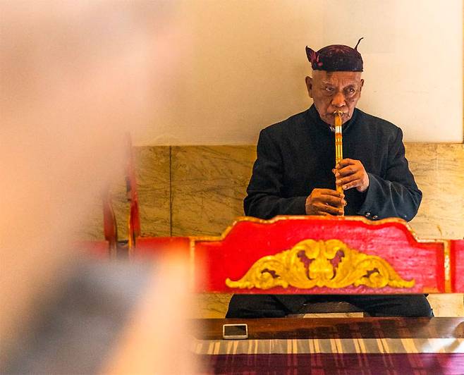 호텔 ‘다르마왕사 자카르타’ 로비에서의 라이브 연주