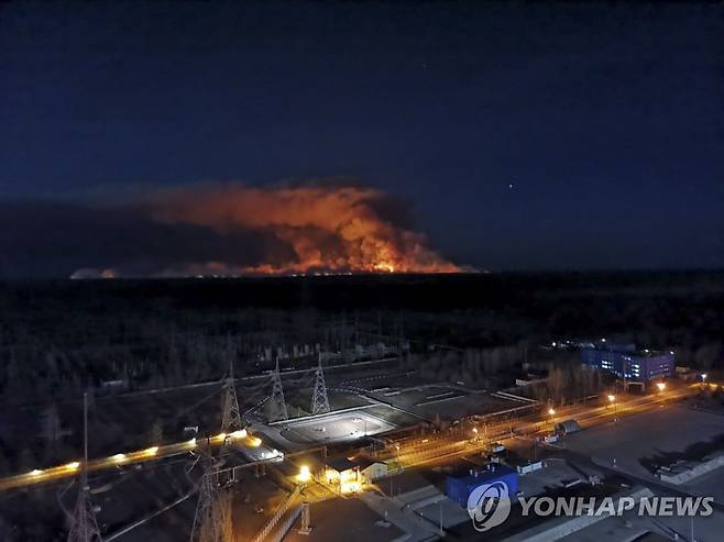 지난 10일 우크라이나 체르노빌의 산불 [AP=연합뉴스]